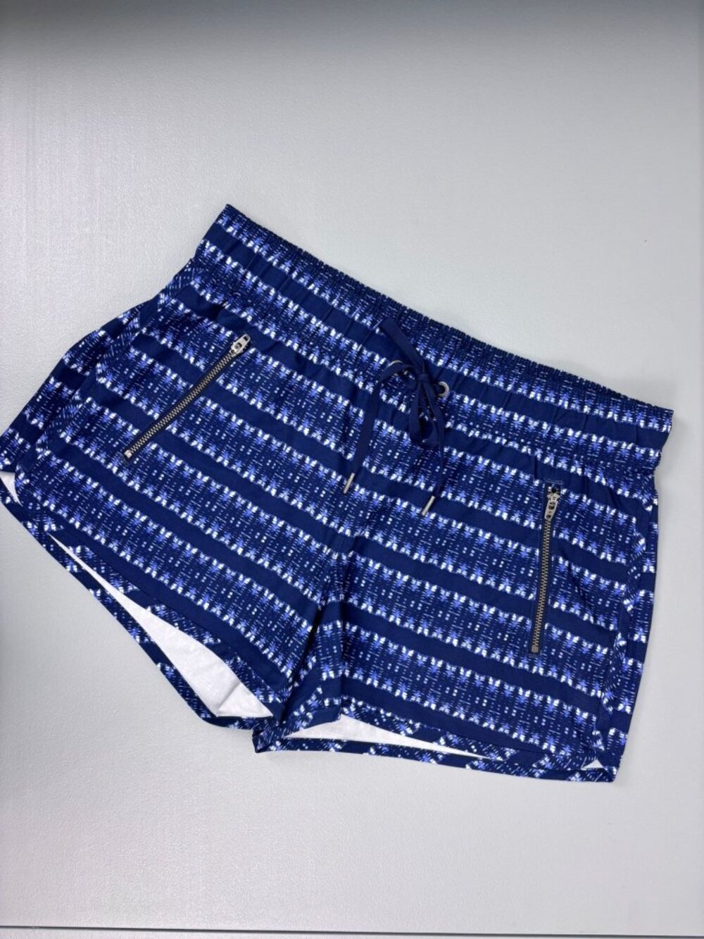 Athleta‎ women's small blue patterned sway unlined athletic shorts mid rise